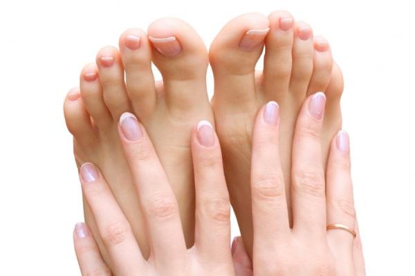 Cómo ablandar las uñas de los pies duras