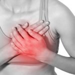 Qué causa el dolor entre los senos