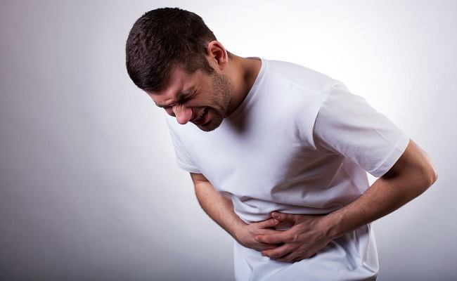 causas dolor abajo izquierda abdomen hombres