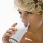 beneficios-saludables-beber-leche-con-regularidad