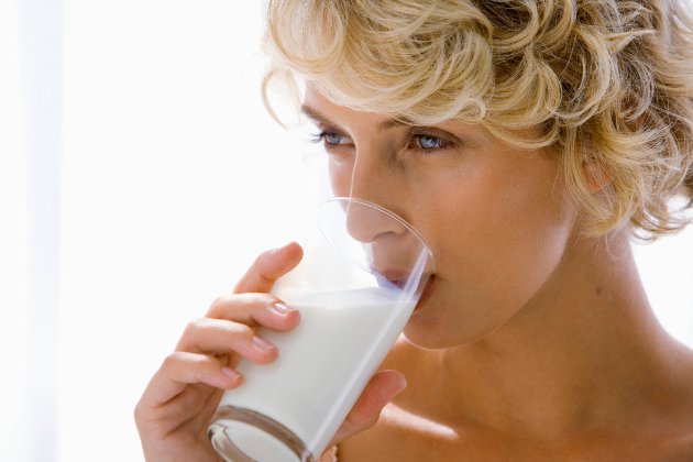 beneficios-saludables-beber-leche-con-regularidad